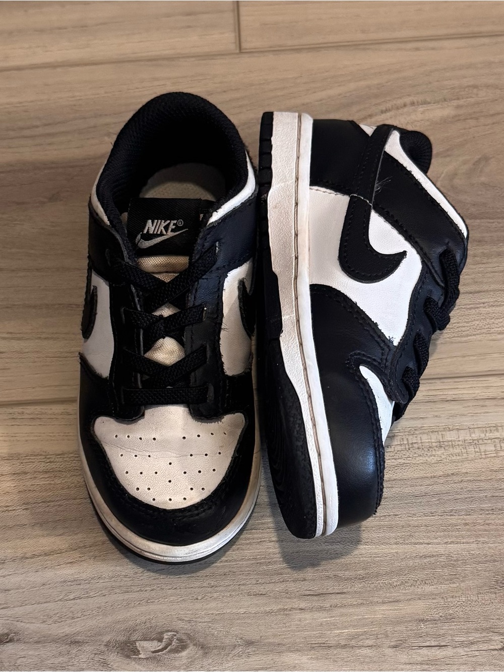 Nike dunks Black & White Low-Top Sneakers